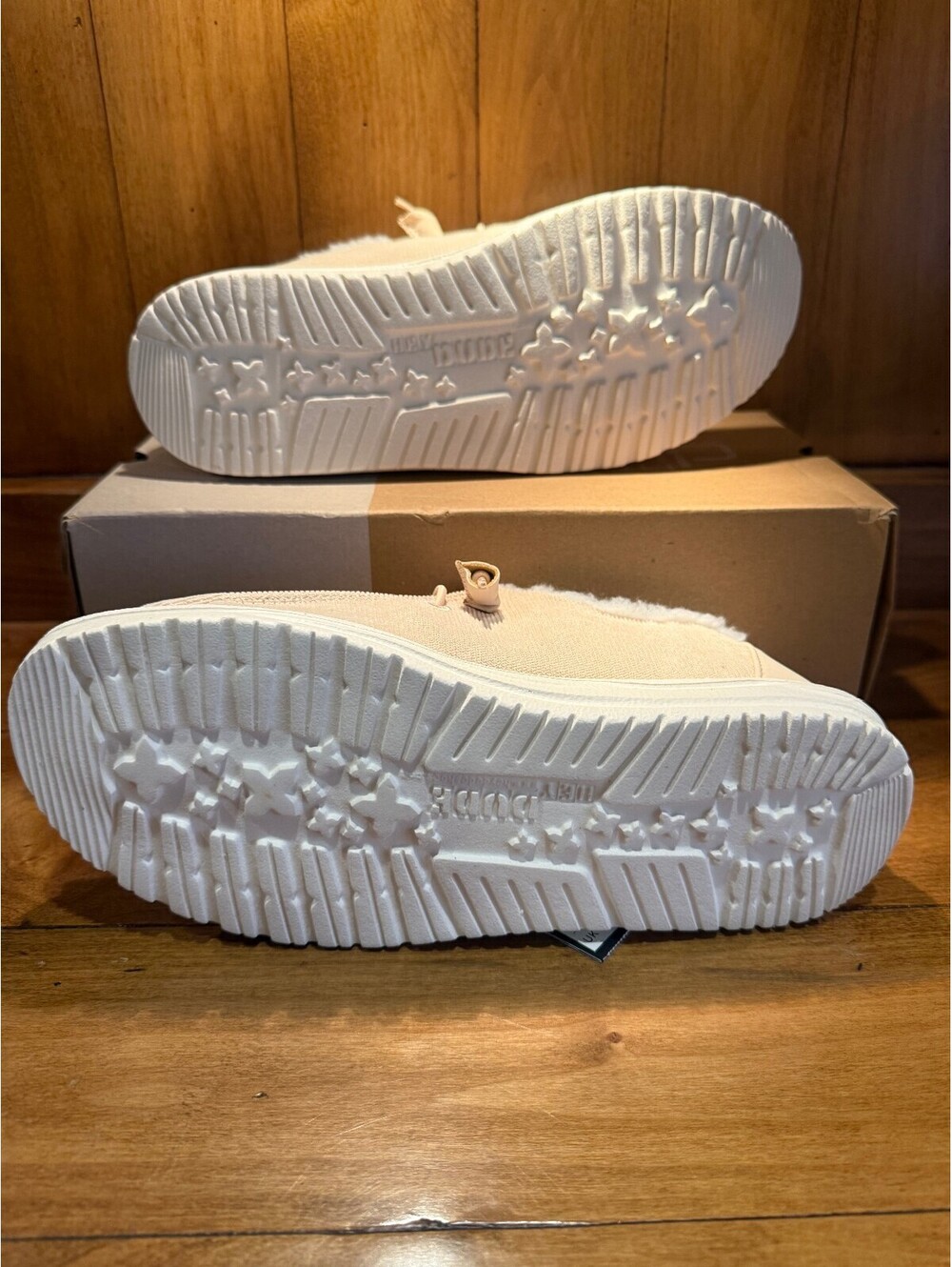 New Hey Dude Wendy Corduroy Cream Casual Slip-On Shoes Women's Size 9 US - Picture 11 of 11